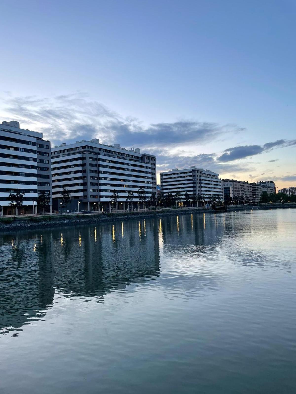 Modern Bilbao Apartment Barakaldo Bagian luar foto