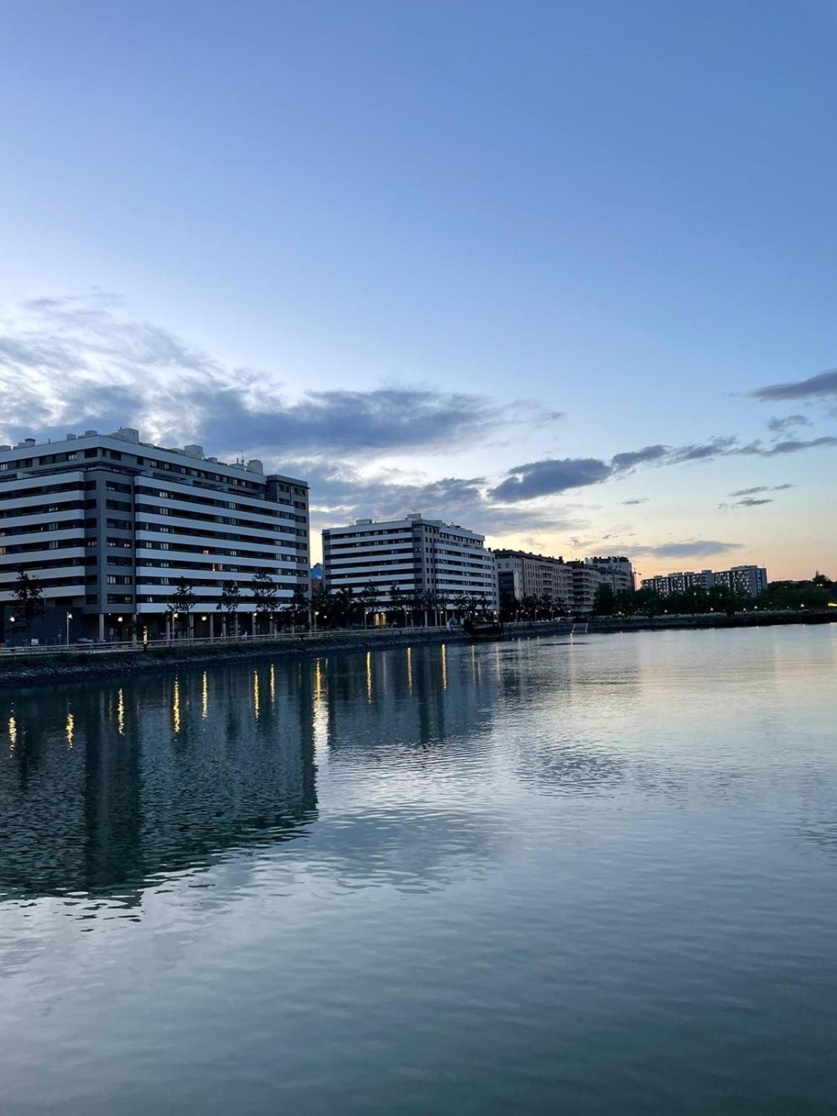 Modern Bilbao Apartment Barakaldo Bagian luar foto